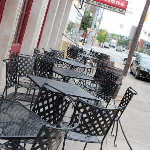Wick's Pizza in New Albany Patio 